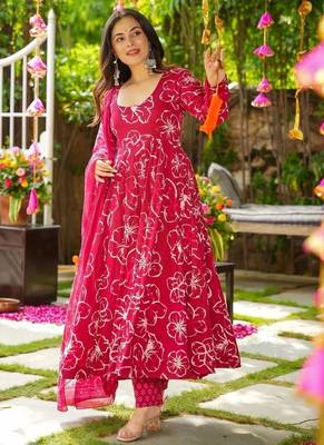 Festive wear rani pink printed pure muslin kurta palazzo set for women 2
