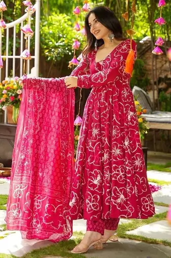 Festive wear rani pink printed pure muslin kurta palazzo set for women