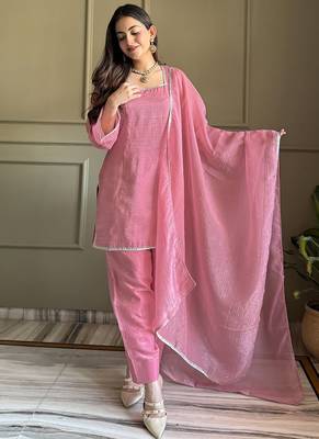 Light-pink embroiderd crunchy salwar suit 1