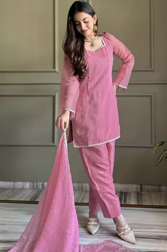 Light-pink embroiderd crunchy salwar suit