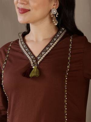 Women's Brown Printed Kurta Pant Set with Printed Dupatta 3