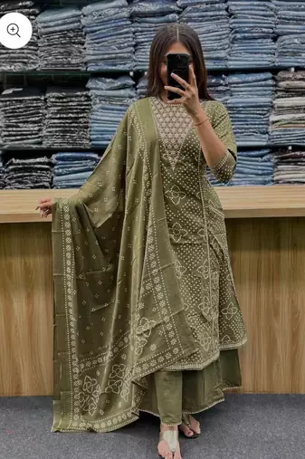 Women's Green Bandhani Printed Kurta Pant Set with Dupatta
