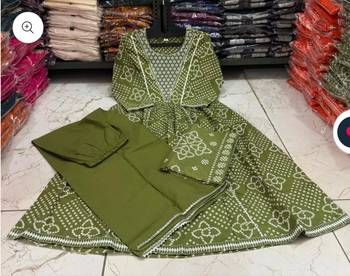 Women's Green Bandhani Printed Kurta Pant Set with Dupatta 3