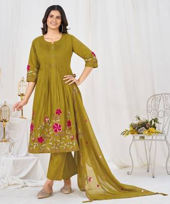 Women embroidered cotton blend a-line kurta set with pants and scalloped dupatta 3