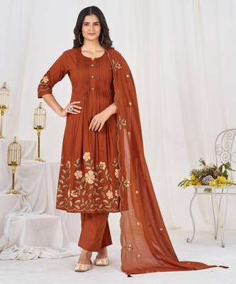 Women embroidered cotton blend a-line kurta set with pants and scalloped dupatta 1