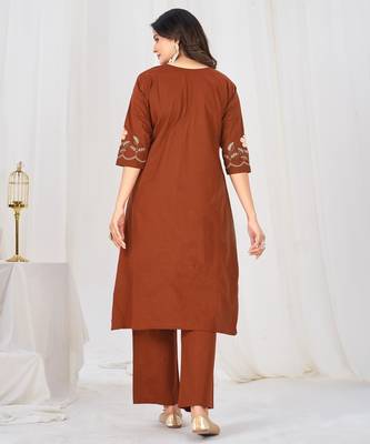 Women embroidered cotton blend a-line kurta set with pants and scalloped dupatta 3