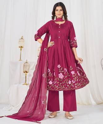 Women embroidered cotton blend a-line kurta set with pants and scalloped dupatta 1
