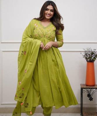 Green embroidered print a-line cotton kurta pant with dupatta 4