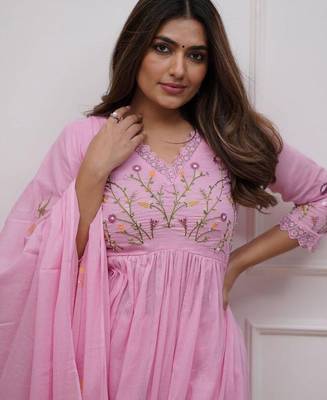 Light pink embroidered print a-line cotton kurta pant with dupatta 2