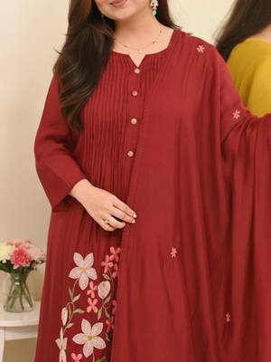Maroon embroidered print a-line cotton kurta pant with dupatta 2