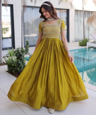 Green silk blend embroidered flared gown set 2