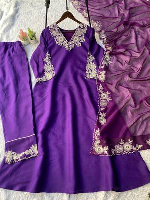 Purple silk blend embroidered kurta set 2