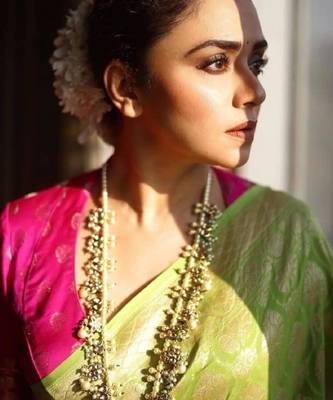 Parrot green art silk woven saree with zari work 2