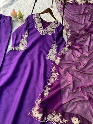 Purple roman silkblend embroidered kurta pant set with organza dupatta 3