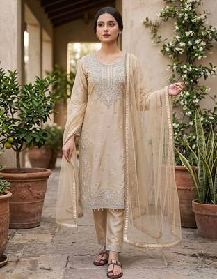 Cream gmy silk blend embroidered kurta palazzo set with dupatta 1