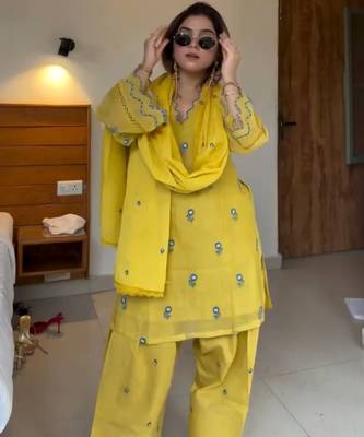 Yellow mul chanderi kurta with farshi palazzo & dupatta set 1