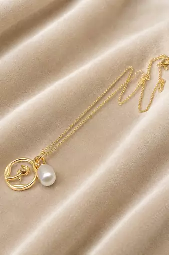 Gold-tone rose charm and freshwater pearl pendant necklace