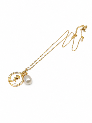 Gold-tone rose charm and freshwater pearl pendant necklace 3