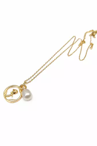 Gold-tone rose charm and freshwater pearl pendant necklace
