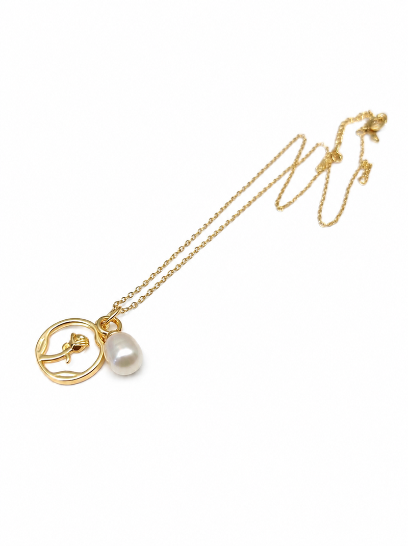 Gold-tone rose charm and freshwater pearl pendant necklace
