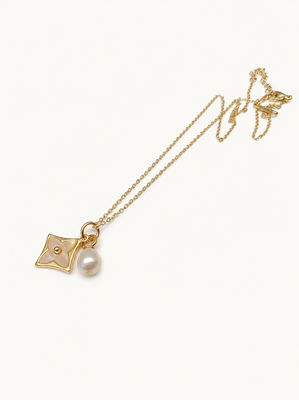 Gold-tone flower charm and pearl pendant necklace 3