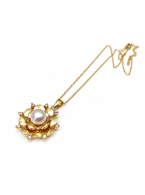 Gold-tone floral pearl pendant necklace with crystal accents 3