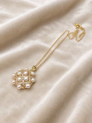 Pearl cluster pendant necklace with gold-tone chain 1