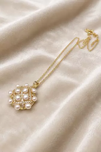 Pearl cluster pendant necklace with gold-tone chain