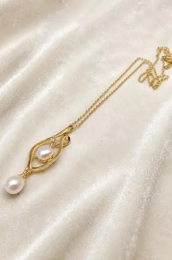 Double pearl pendant necklace with gold-tone chain