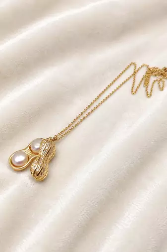 Pearl & crystal peanut shape pendant necklace, gold tone