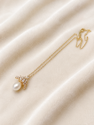 Pearl pendant necklace with crystal crown, gold chain 1