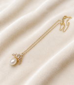 Pearl pendant necklace with crystal crown, gold chain