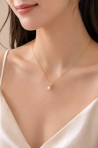 Pearl pendant necklace with crystal crown, gold chain