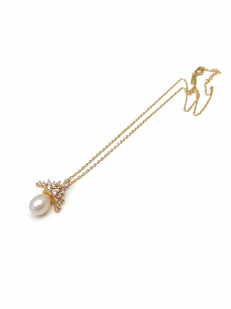 Pearl pendant necklace with crystal crown, gold chain