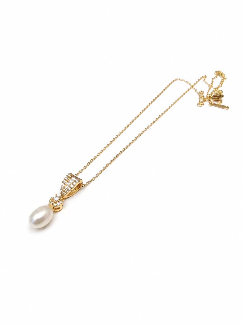 Freshwater pearl drop pendant necklace with gold-tone chain