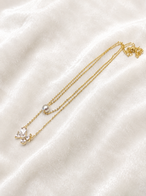 Layered gold chain necklace with pearl and crystal flower 1
