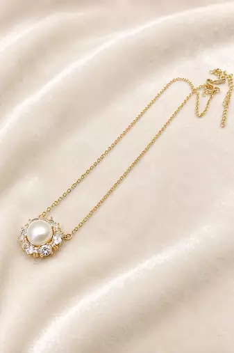 Pearl pendant necklace with crystal halo, gold-tone chain