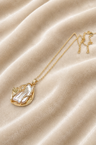 Baroque pearl pendant necklace with gold-tone leaf setting