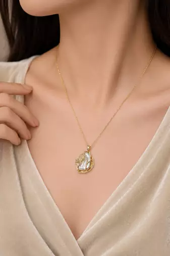 Baroque pearl pendant necklace with gold-tone leaf setting