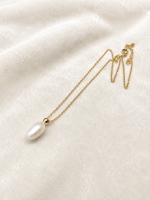 Pearl pendant necklace with gold-tone chain, white 1