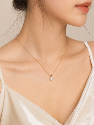 Pearl pendant necklace with gold-tone chain, white 2