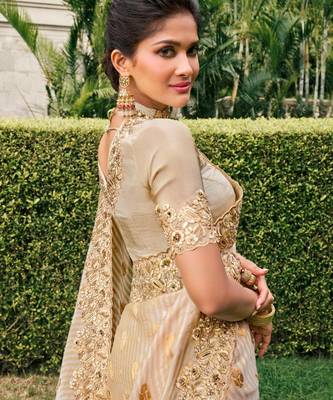  off white resham & zari embroidery  viscose saree with unstitched blouse 2