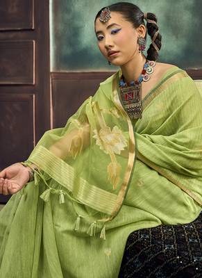 Light green linen silk blend saree with gold zari border & floral pallu 4