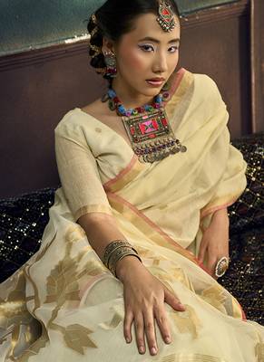 Cream linen silk blend saree with gold zari border & floral pallu 4