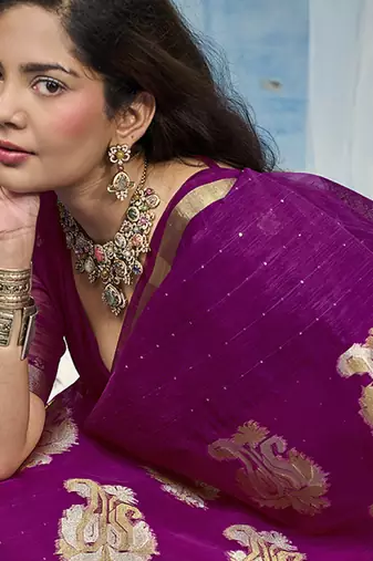 Magenta linen silk blend saree with gold zari border & floral woven pallu