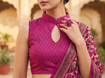 Off white linen pasiley motifs digital print bollywood saree 5