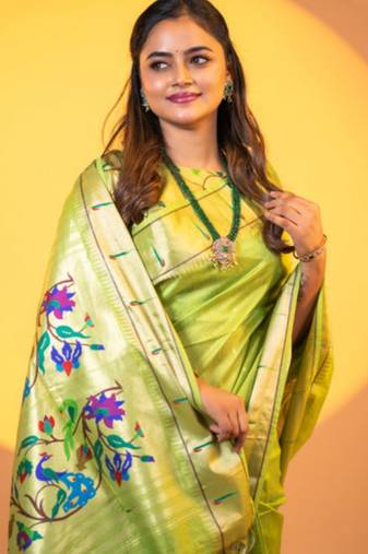 Women mehndi Art silk handloom saree