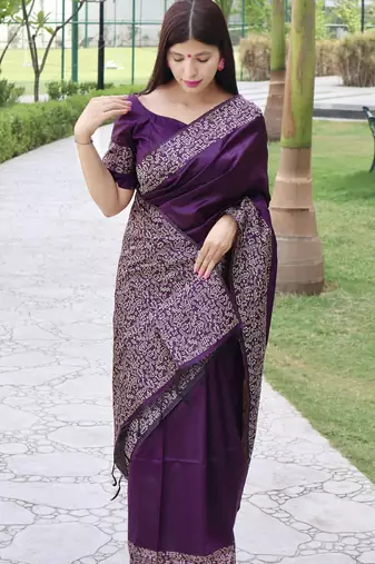 Women wine Art silk handloom saree