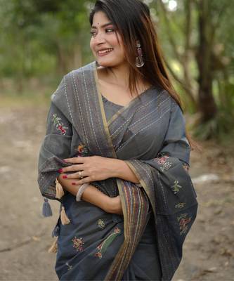 Women grey Art silk handloom saree 2