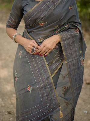 Women grey Art silk handloom saree 3